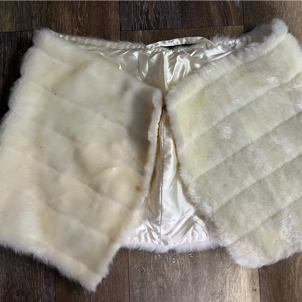 Elegant Cream Fur Wrap